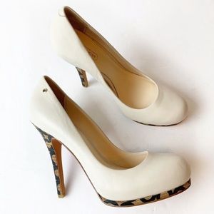 💥SOLD ON EBAY💥 Vintage White Coach Pumps - 6